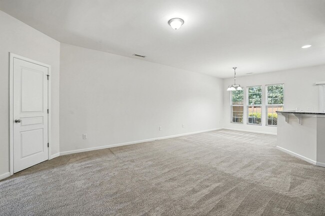 Building Photo - WONDERFUL TOWNHOUSE IN CARY-3 BEDROOMS 2 1...