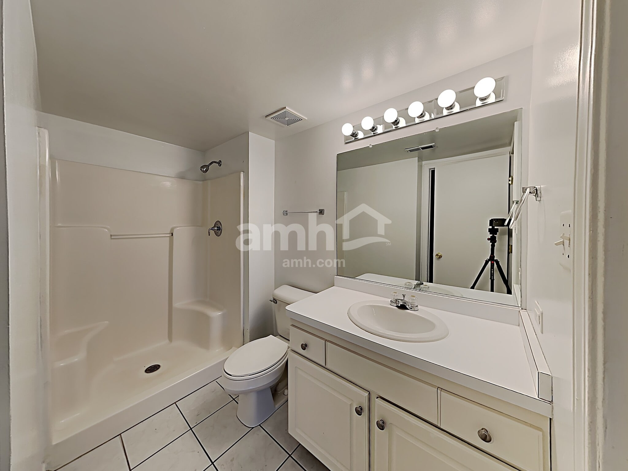 Building Photo - 121 Valleywood Dr