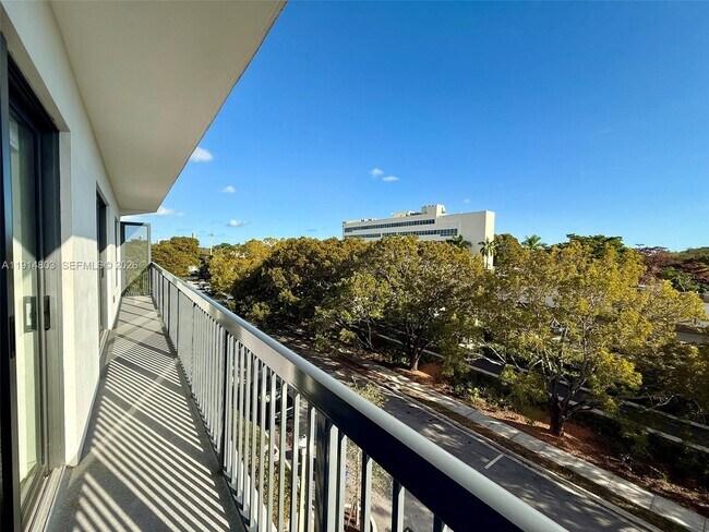 Building Photo - 2285 SW 27th St