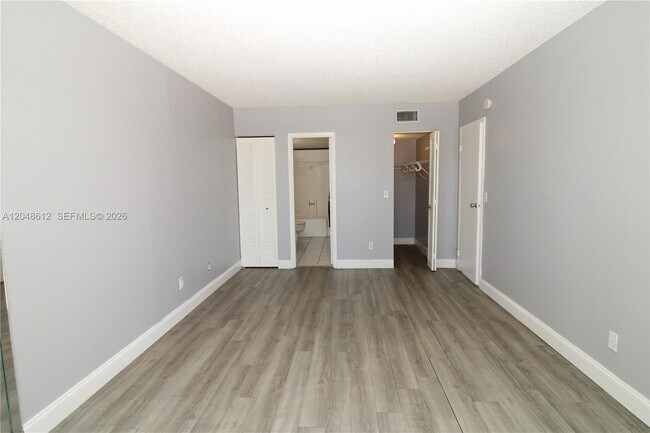 Building Photo - 13499 Biscayne Blvd