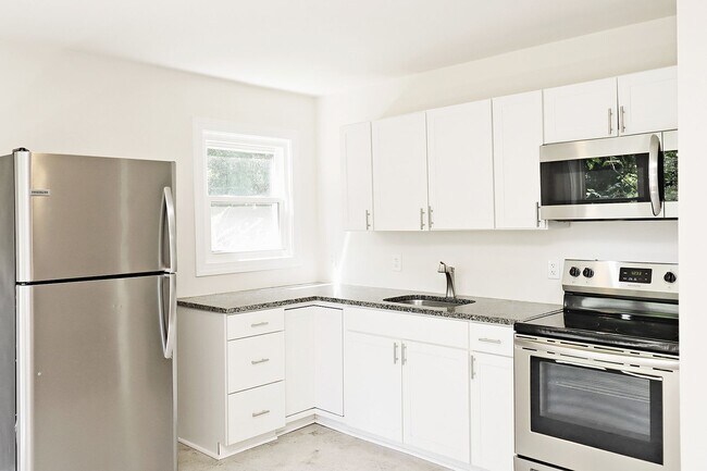 Building Photo - Student + Pet-Friendly Apartment With Ting Fiber Internet