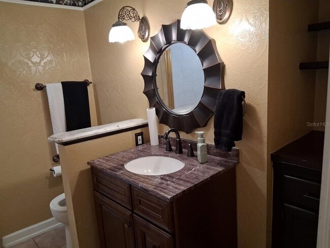 Building Photo - 12213 Saddle Strap Row