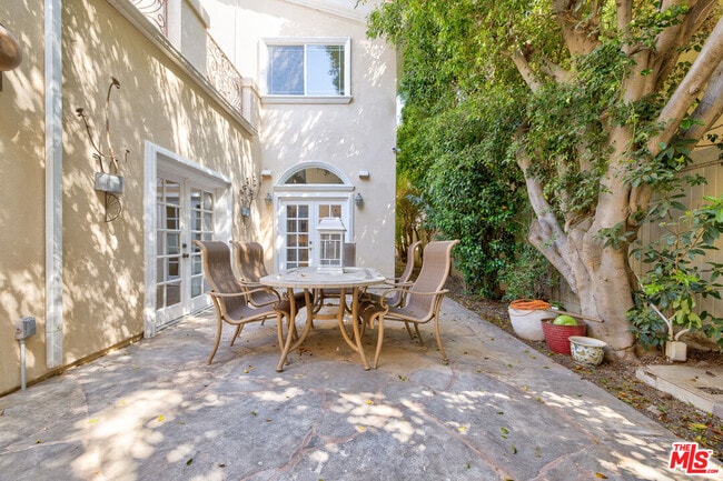 Building Photo - 12219 Darlington Ave