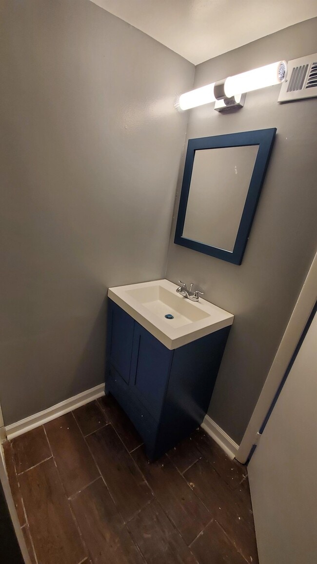 Building Photo - 315 W 30th St