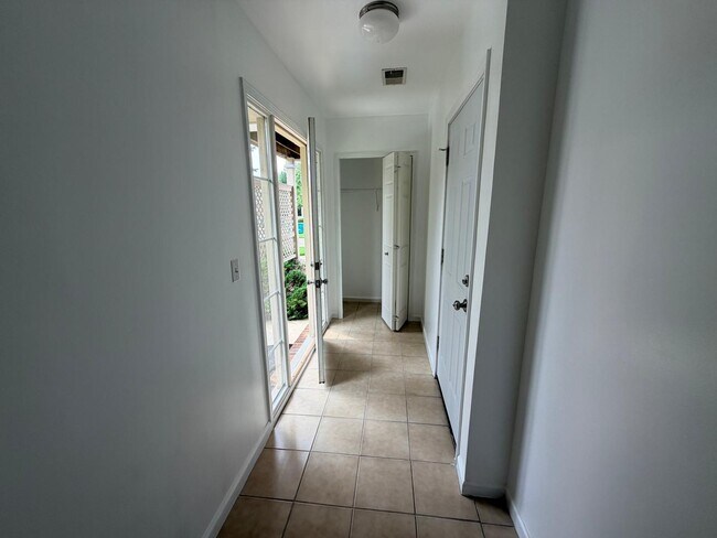 Building Photo - 26201 Chesapeake Cir