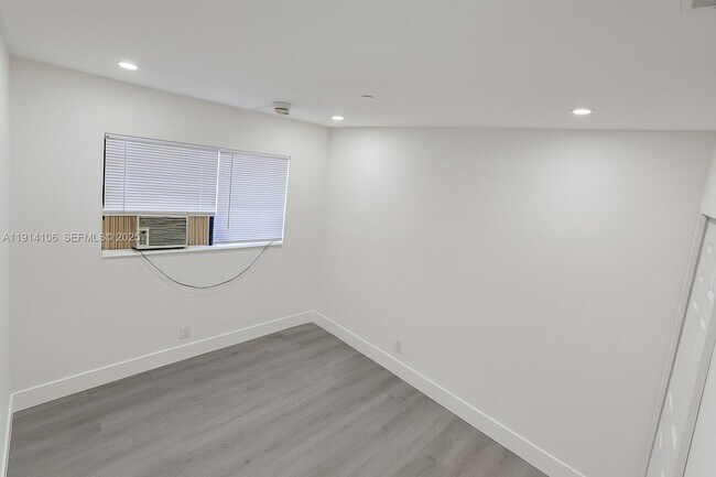 Building Photo - 417 NW 2nd Ave