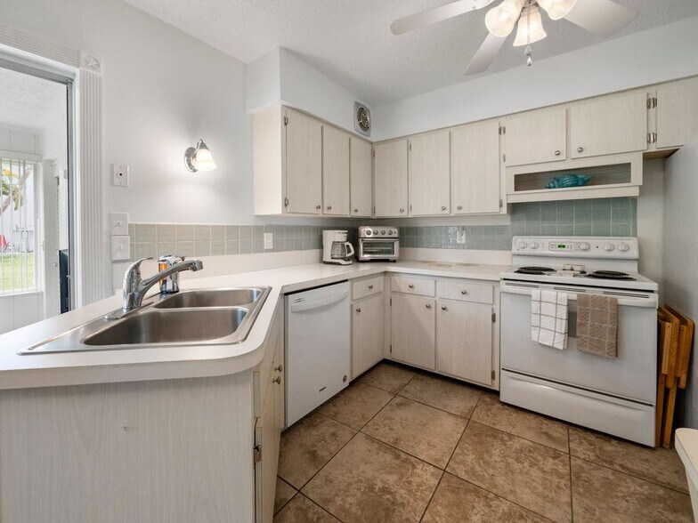 Building Photo - 7400 College Pkwy