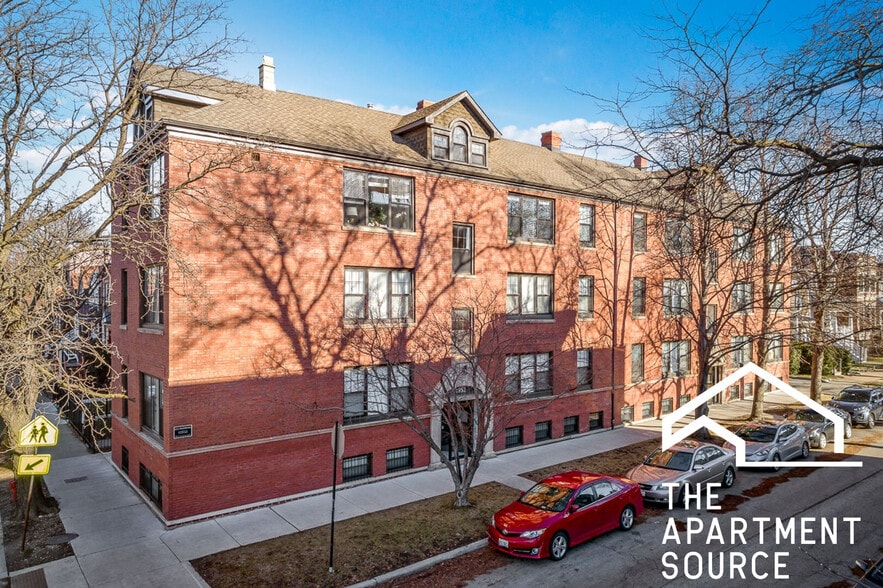 Building Photo - 1946 W Nelson St