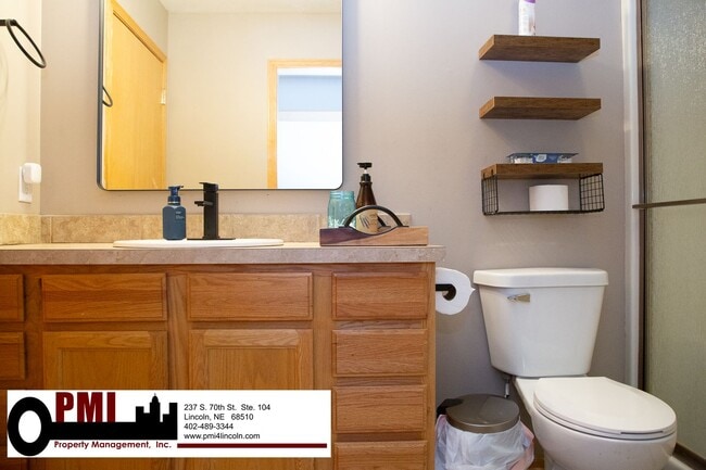 Building Photo - 4 Bedroom and 3 bathroom Fully Furnished