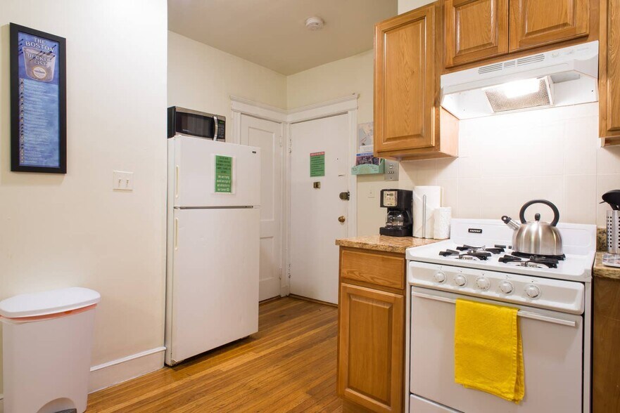 Building Photo - 48 Queensberry St