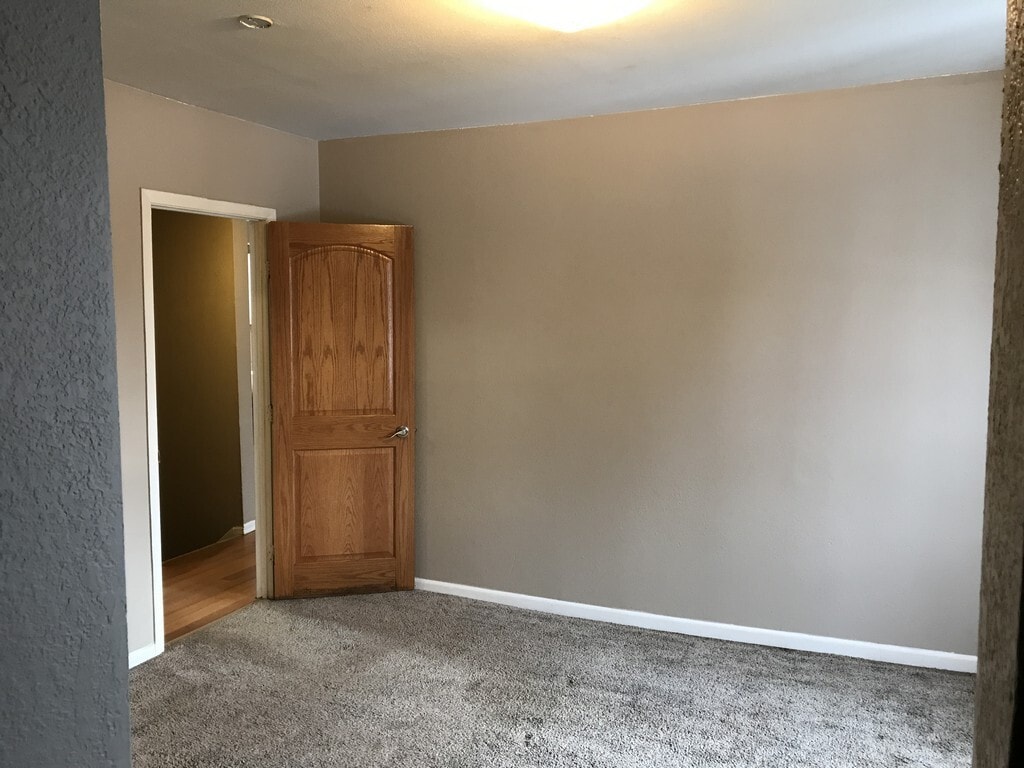 Building Photo - 3006 Emerson Avenue N #2