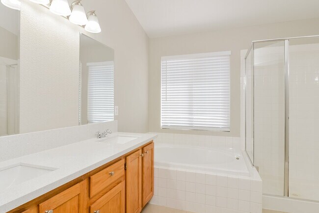 Building Photo - 312 Carole Little Ct