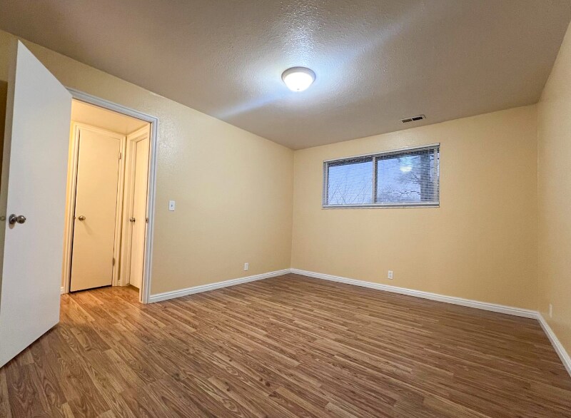 Building Photo - 768 N Redwood Rd