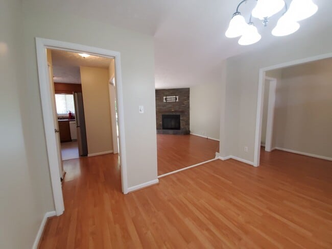 Building Photo - 6400 Hollyhock Ct