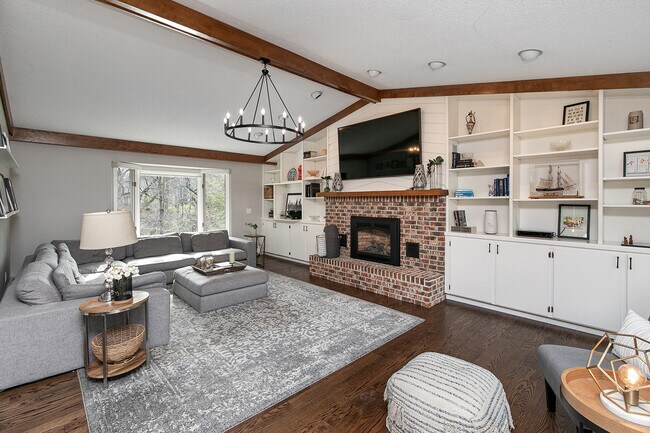 Family Room - 5505 Waterbury Rd