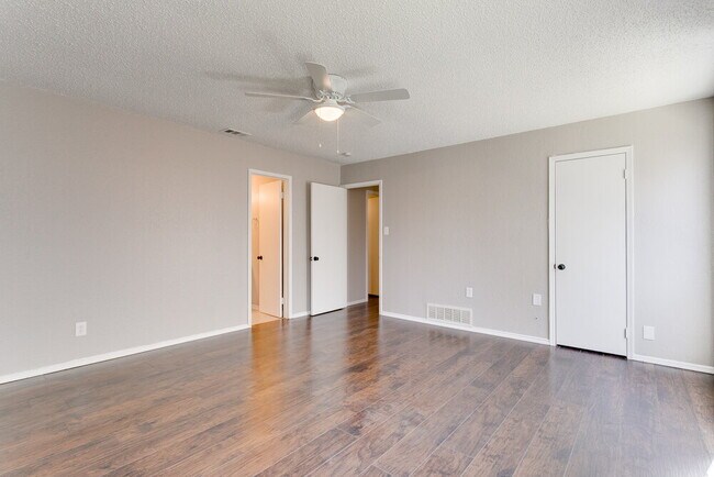 Building Photo - "Charming 3-Bedroom Retreat with 2 Full Baths in Rowlett – 1,894 Sq. Ft. of Comfort on Shipman St.!"