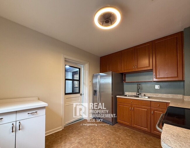 Building Photo - Updated South Tampa Pool Home with Fenced ...