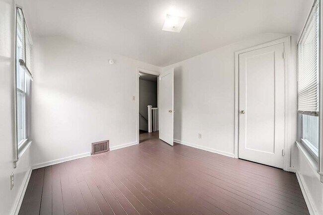 Building Photo - 1517 E 256th St