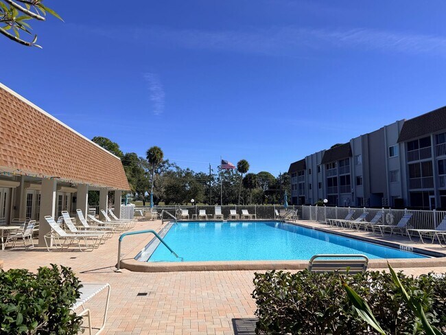 Building Photo - 1/1 CONDO 55 + COMMUNITY - GLEN OAKS, CLOSE TO DOWNTOWN SRQ!