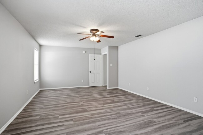 Building Photo - Spacious, Remodeled, 3-2-2 just off Boat Club in Eagle Mountain ISD!