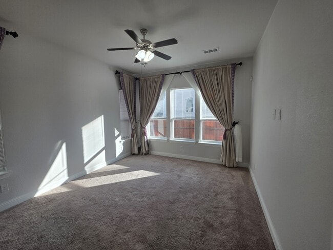 Building Photo - 5600 Snowberry Dr