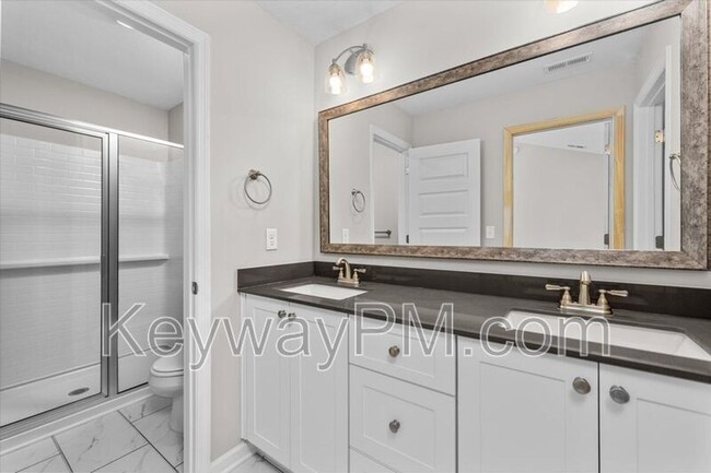 Building Photo - 208 Linsmore Ln