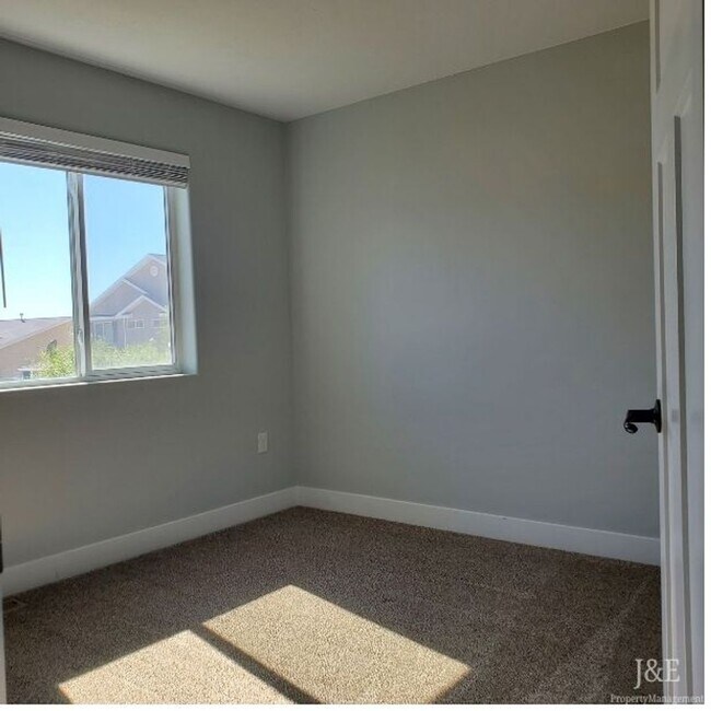 Building Photo - 537 W 2150 N