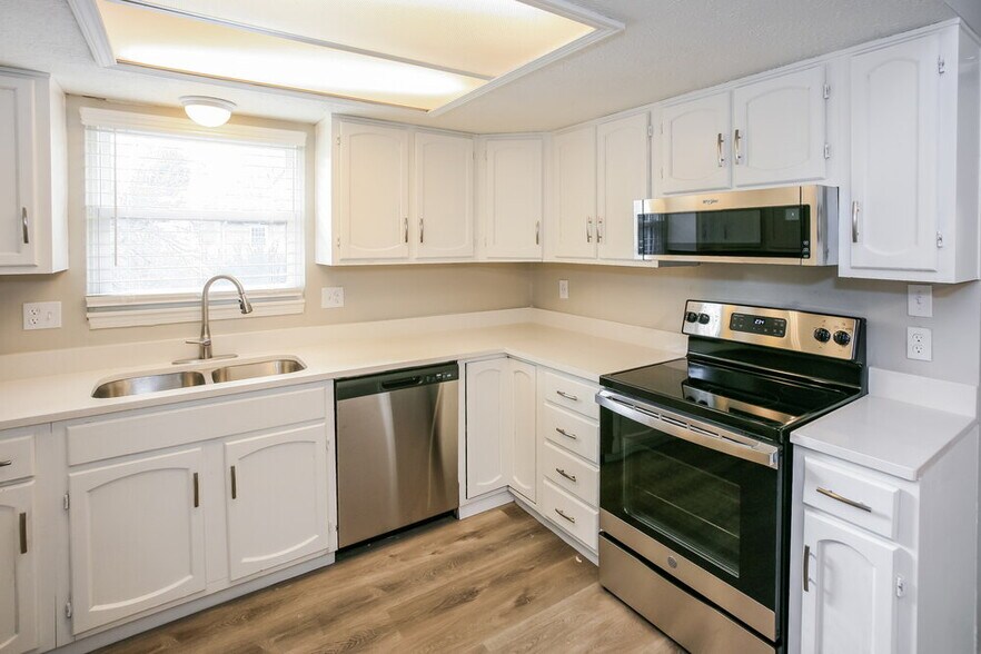 Building Photo - 7809 Hampton Pl