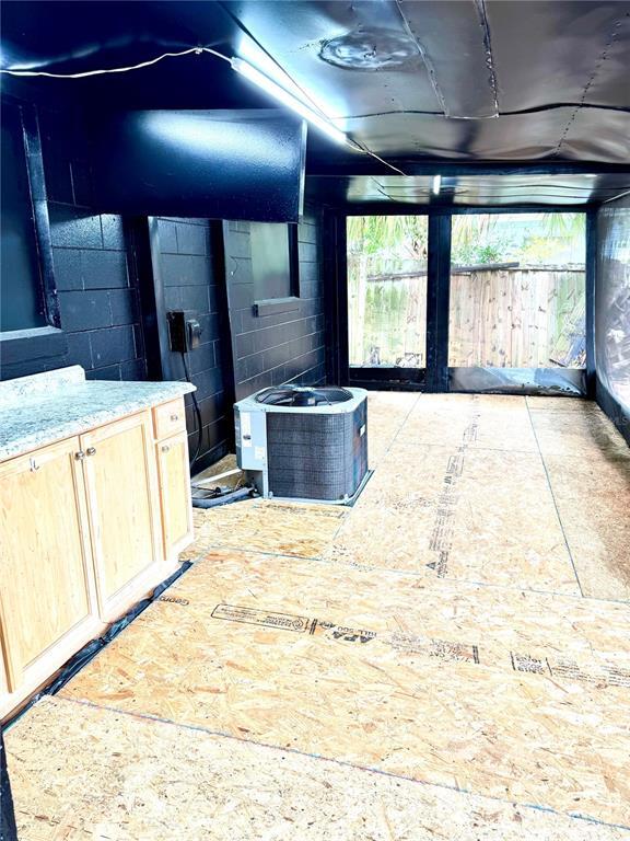 Building Photo - 2474 Dianne Dr