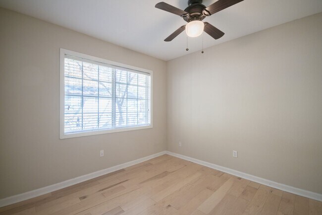 Building Photo - Beautiful 2BR/1.5BA condo in a gated community in the heart of Sandy Springs