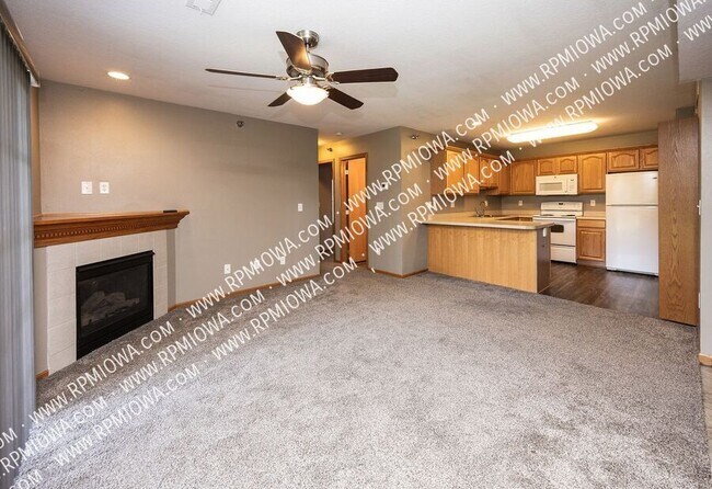 Building Photo - 701 SE Dovetail Rd