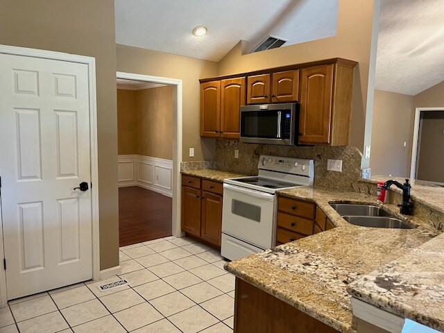 Building Photo - 8177 Amhurst Dr