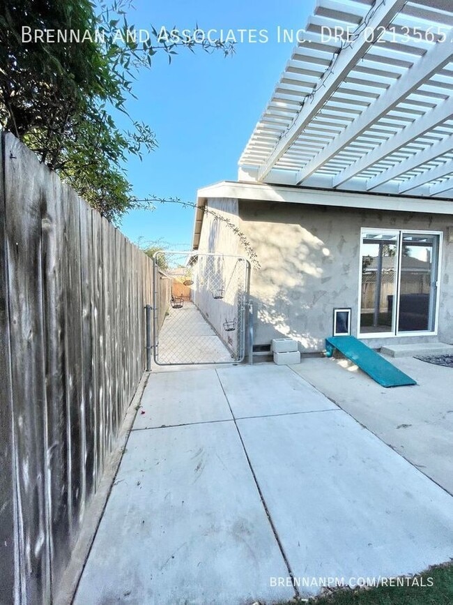 Building Photo - 975 Hemlock Ave