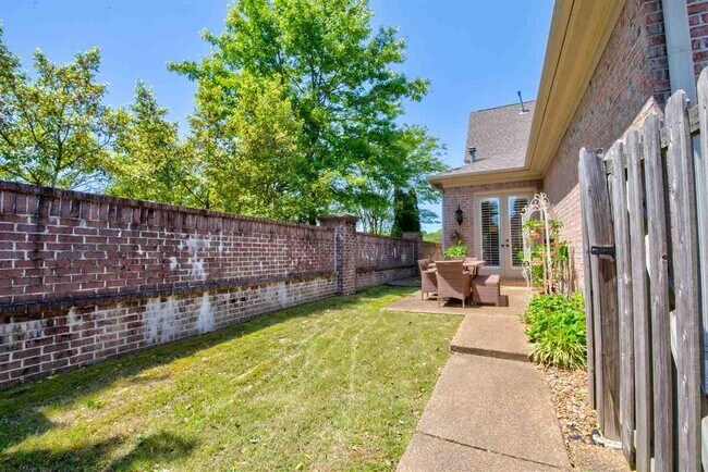 Building Photo - 1986 W Arden Oaks Dr