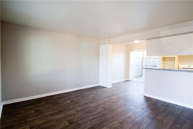 Building Photo - 2506 Manor Cir