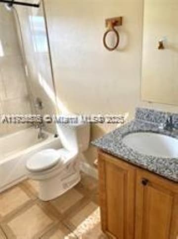 Building Photo - 624 SW 16th Ave