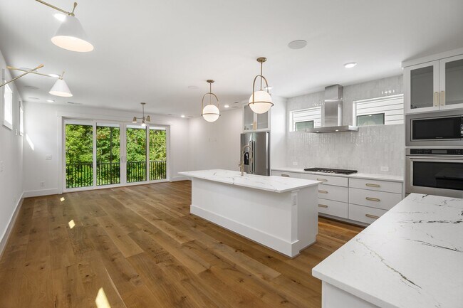Building Photo - Modern 4-bedroom, 4-bathroom Custom Home D...