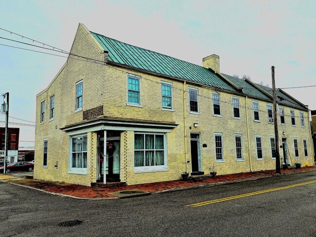 Building Photo - 201 E Bank St