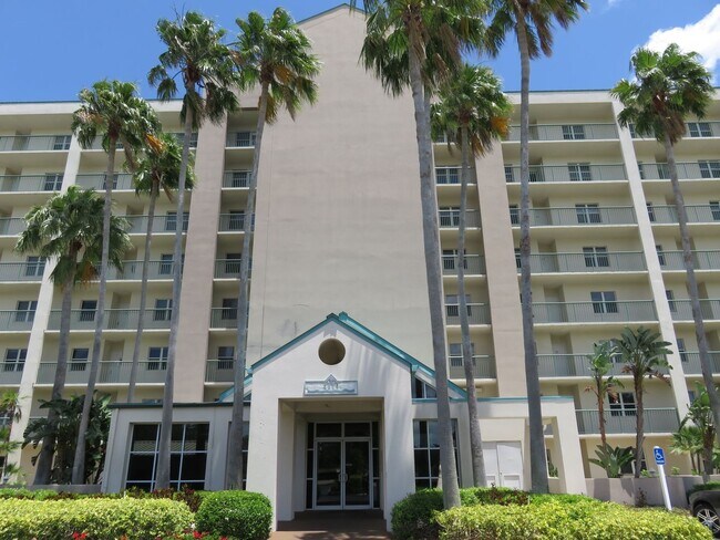 Building Photo - Annual 2/2 Condo, in a resort community golf and tennis