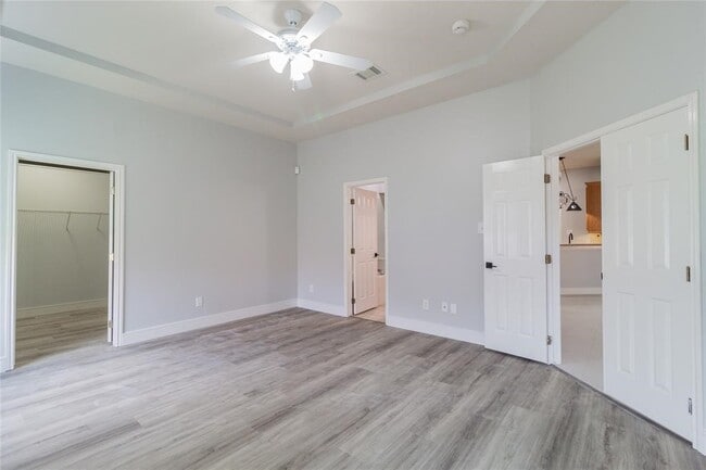 Building Photo - 6210 Pleasant Stream Dr