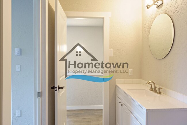 Building Photo - 3 Bedroom Home with 1.5 Bathrooms and an A...
