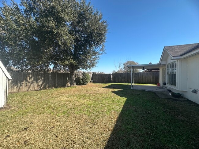 Building Photo - 7830 Blue Bonnet St