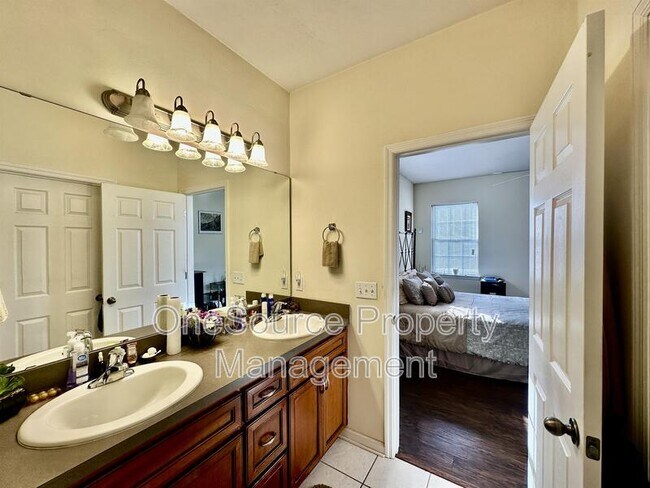 Building Photo - 907 Chase Creek Cir