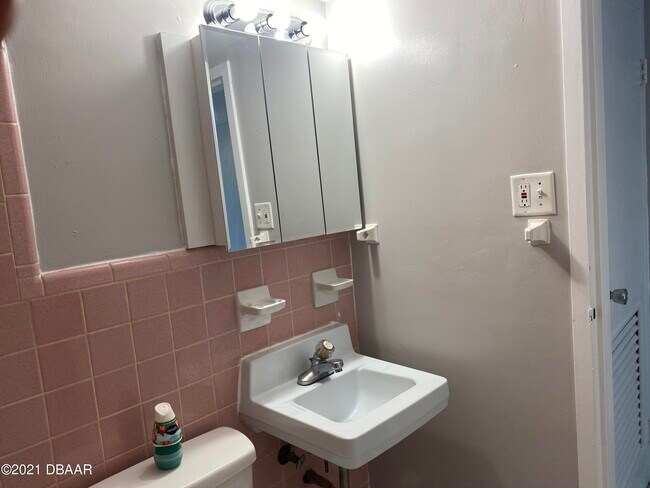 Building Photo - 732 N Halifax Ave