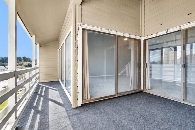 Building Photo - 50 April Point Dr S