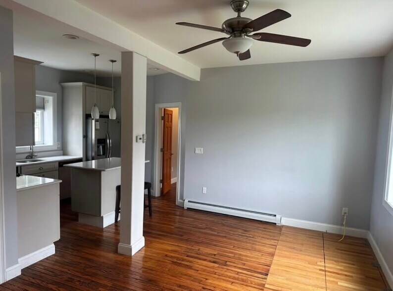 Building Photo - 1550 Fall River Ave