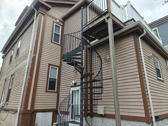 Building Photo - 102 Mt Pleasant Ave