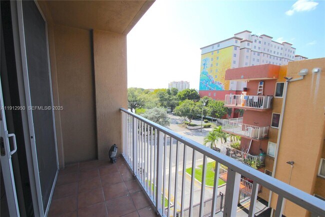 Building Photo - 218 NW 12th Ave