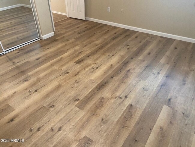 Building Photo - 15225 N 100th St