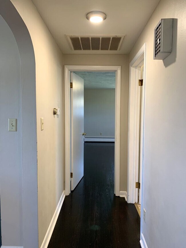 Building Photo - Move-in ready!! Bonus room that could easily be utilized as a 3rd bedroom!!